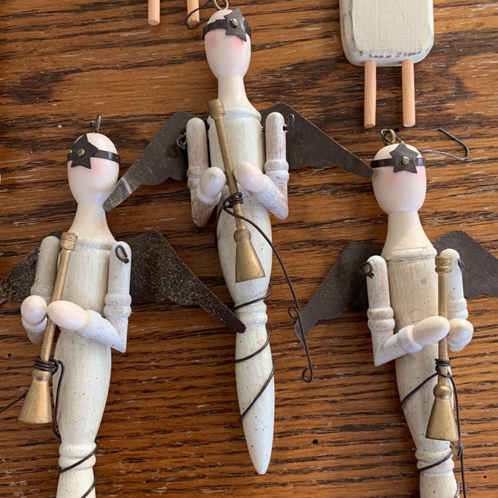 Wooden Christmas Angels - Picture 5 of 6
